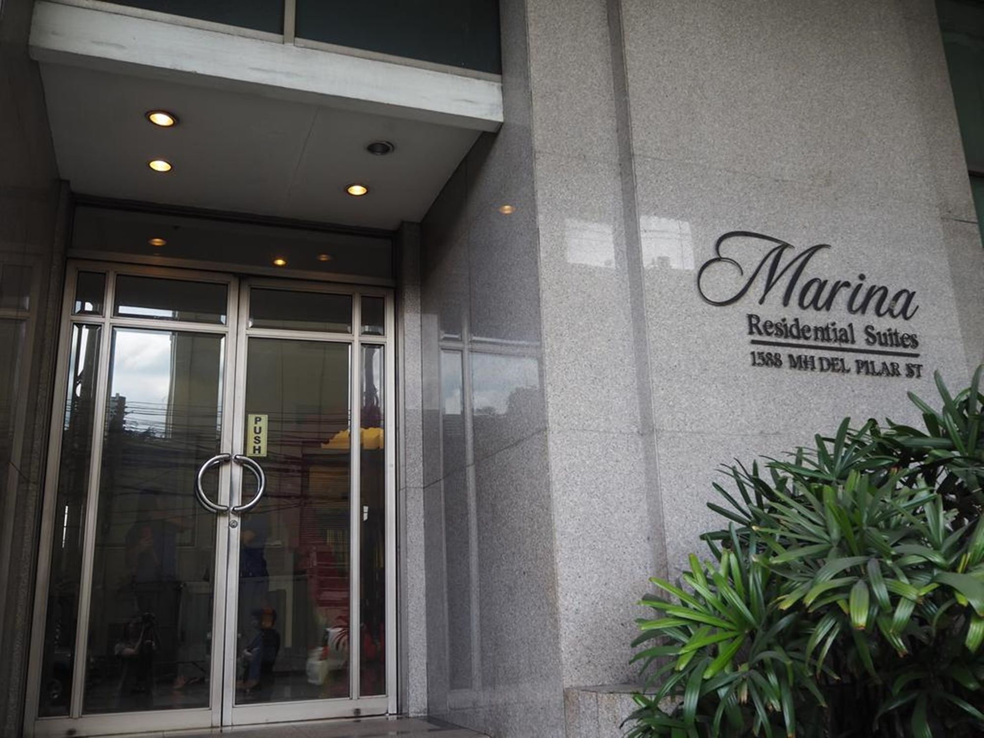 Suites De Marina Manila With Netflix Buitenkant foto